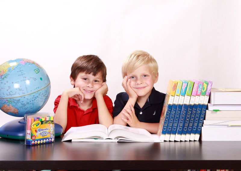 Evviva, la scuola ricomincia! Materiale artistico per grandi e piccini