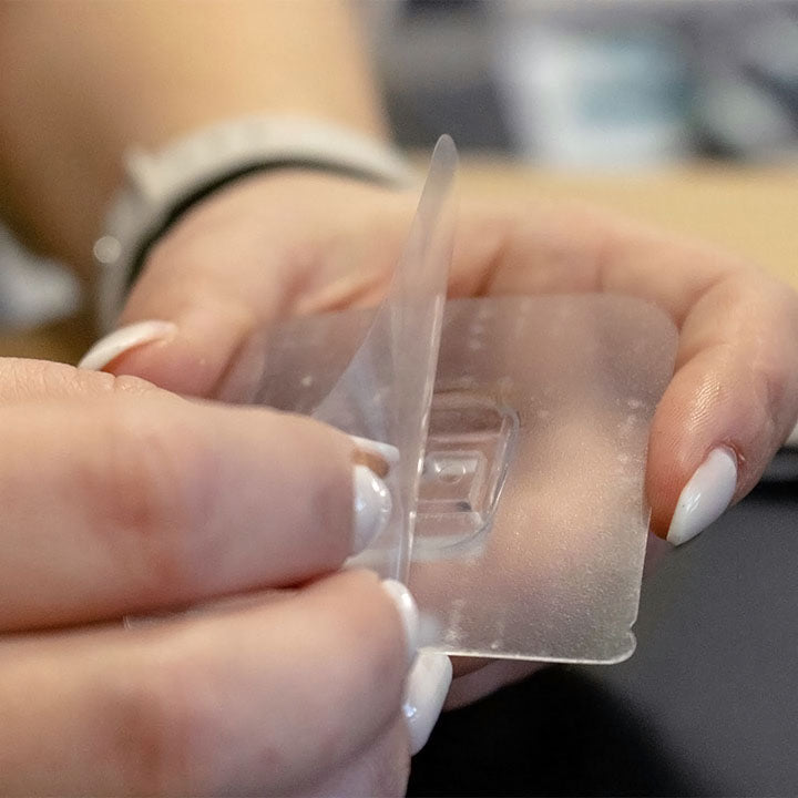 Obojstranný samolepiaci háčik na zavesenie — obrázok 1